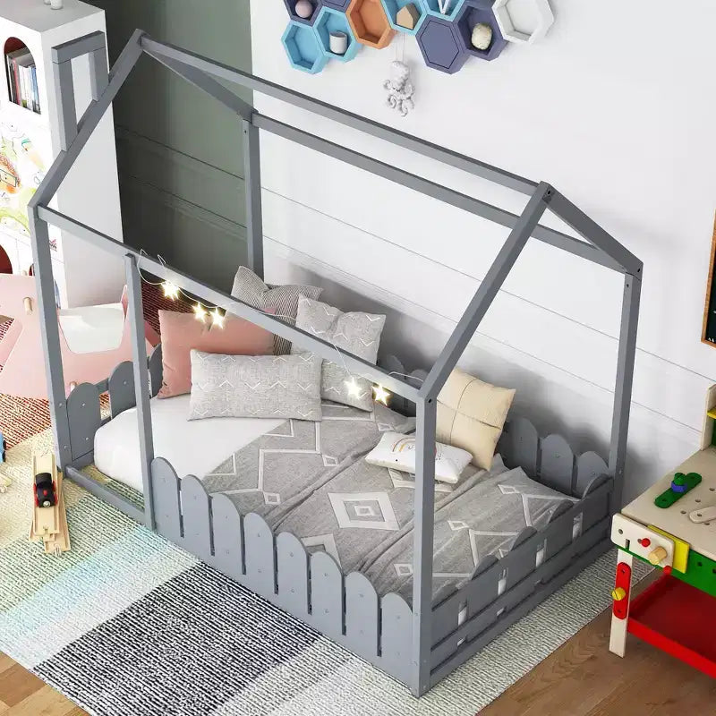 Cadre de lit double au sol pour enfants ; Lit cabane en bois avec clôture