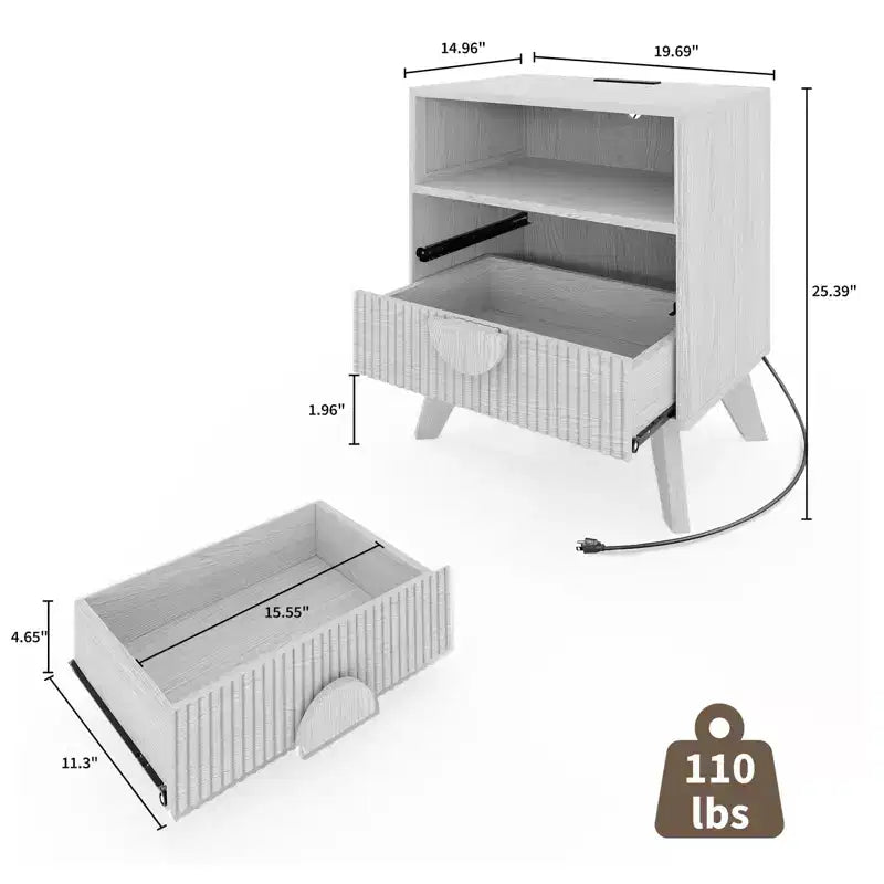 Tables de chevet cannelées en bois avec station de recharge ; 2 tiroirs et une étagère ouverte