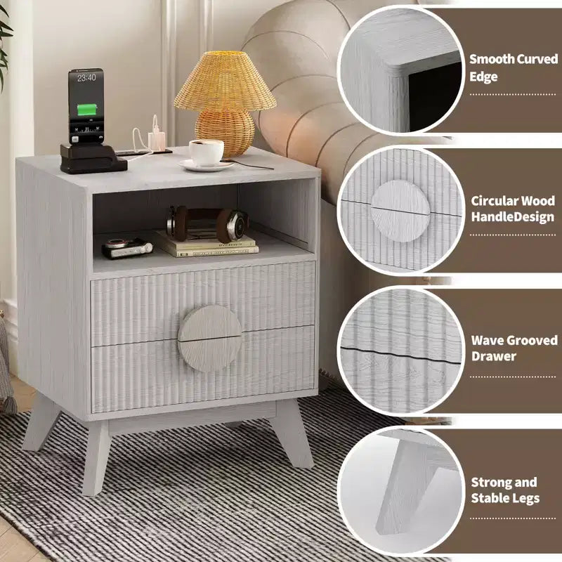 Tables de chevet cannelées en bois avec station de recharge ; 2 tiroirs et une étagère ouverte