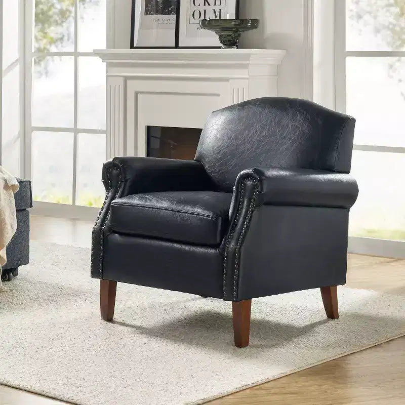 Fauteuil en cuir végane transitoire avec clous décoratifs