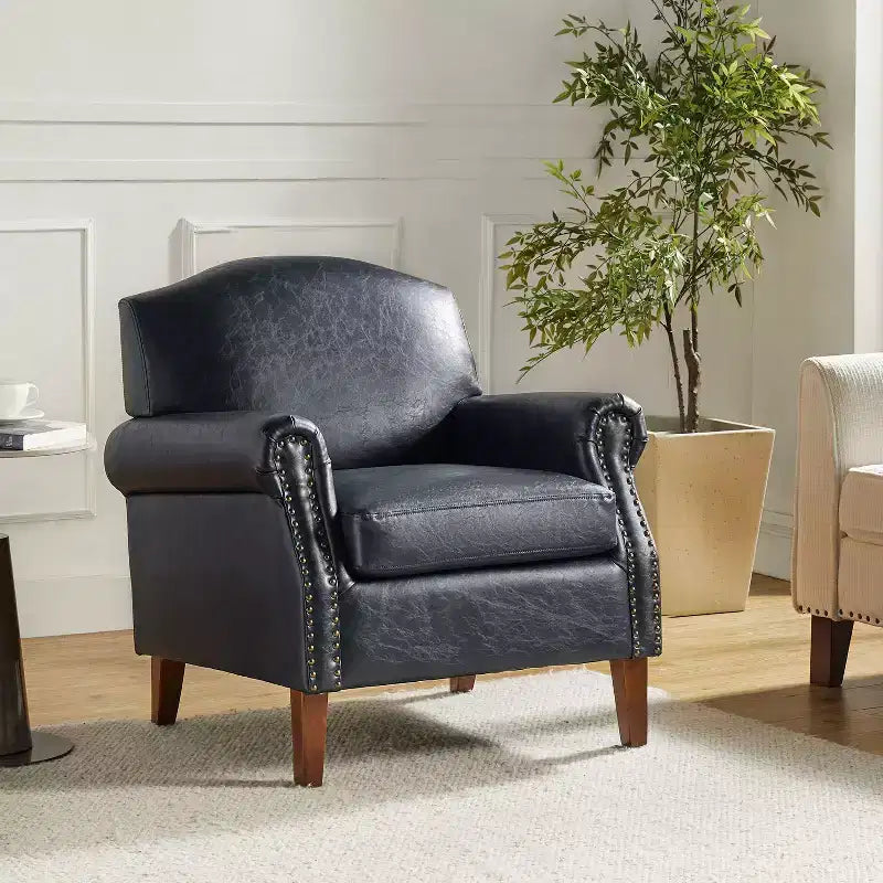 Fauteuil en cuir végane transitoire avec clous décoratifs