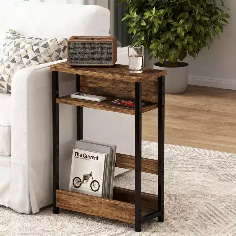Table de chevet étroite avec étagères de rangement et porte-revues