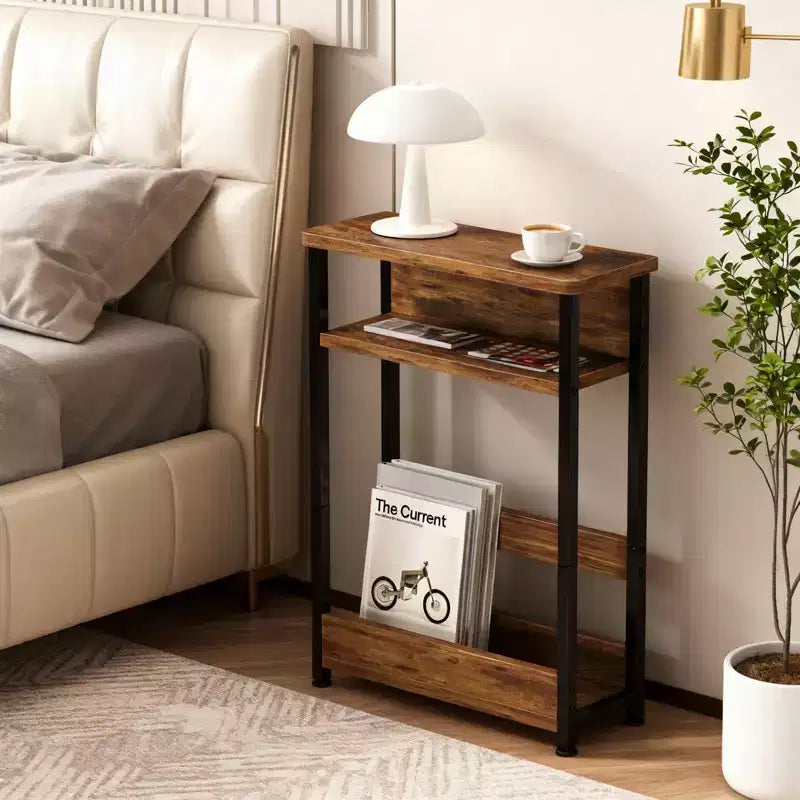 Table de chevet étroite avec étagères de rangement et porte-revues