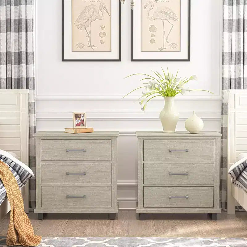 Table de chevet beige au design moderne ; 3 tiroirs ; pieds en métal